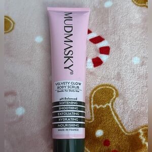 MudMasky Velvety Glow Body Scrub! New in package with seal!